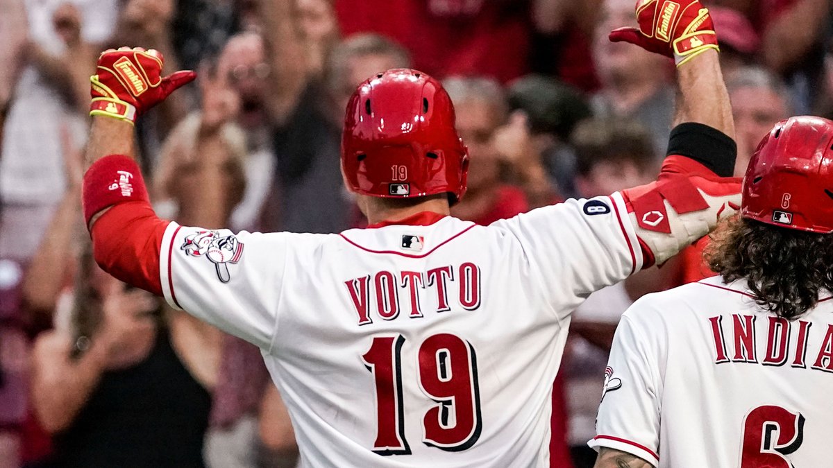 Reds's tweet photo. "Me! Me! Me!" 🐐 https://t.co/wYCpBPcnt1