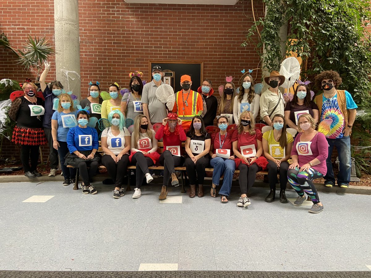 ArleneTempleman's tweet photo. My last Halloween at school with my super staff #thesocialbutterflies https://t.co/Bs4tncASYo