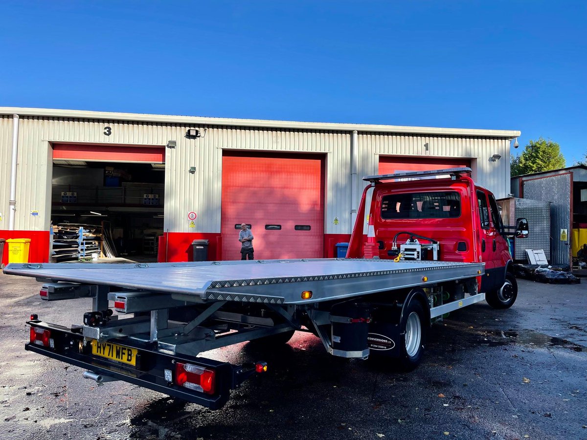 IVECOUK's tweet photo. From 3.5-7.2t, Daily comes in so many shapes/sizes, so celebrate variety as we've got your #dailyDaily fix for October.
Recovery trucks come in all shapes &amp; sizes! Basingstoke's Bakers Recovery's new 70C18HDP from J&amp;J Conversions via @HendyGroup has mega capacity + seating for 7! https://t.co/kPfK1HJGc5