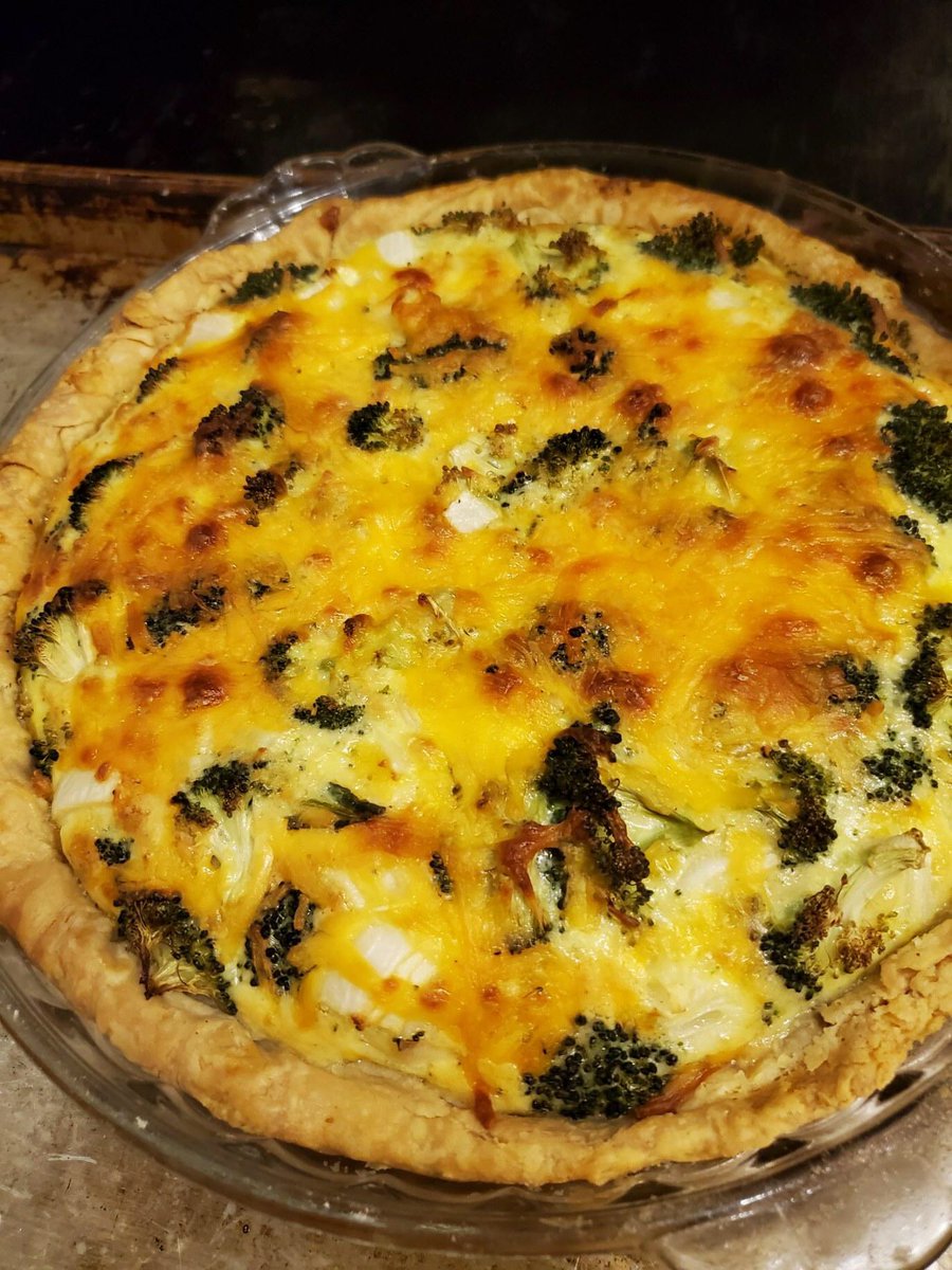 bigbigtable's tweet photo. Today's Menu! Homestyle Pizzas, "All the Squash" Curried Soup, Quiches, Comboolya, and of course, Delicious Baked Goods 😋 #hurryoverforlunch #272hudson #joinusatthetable #payasyoucan https://t.co/rZ0Bx4G84M