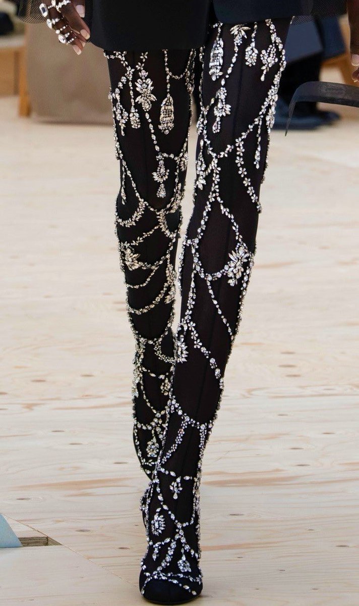 Social_couture_'s tweet photo. Alexander McQueen: S/S 2022 Runway details📍 https://t.co/EnW9lvQXRI