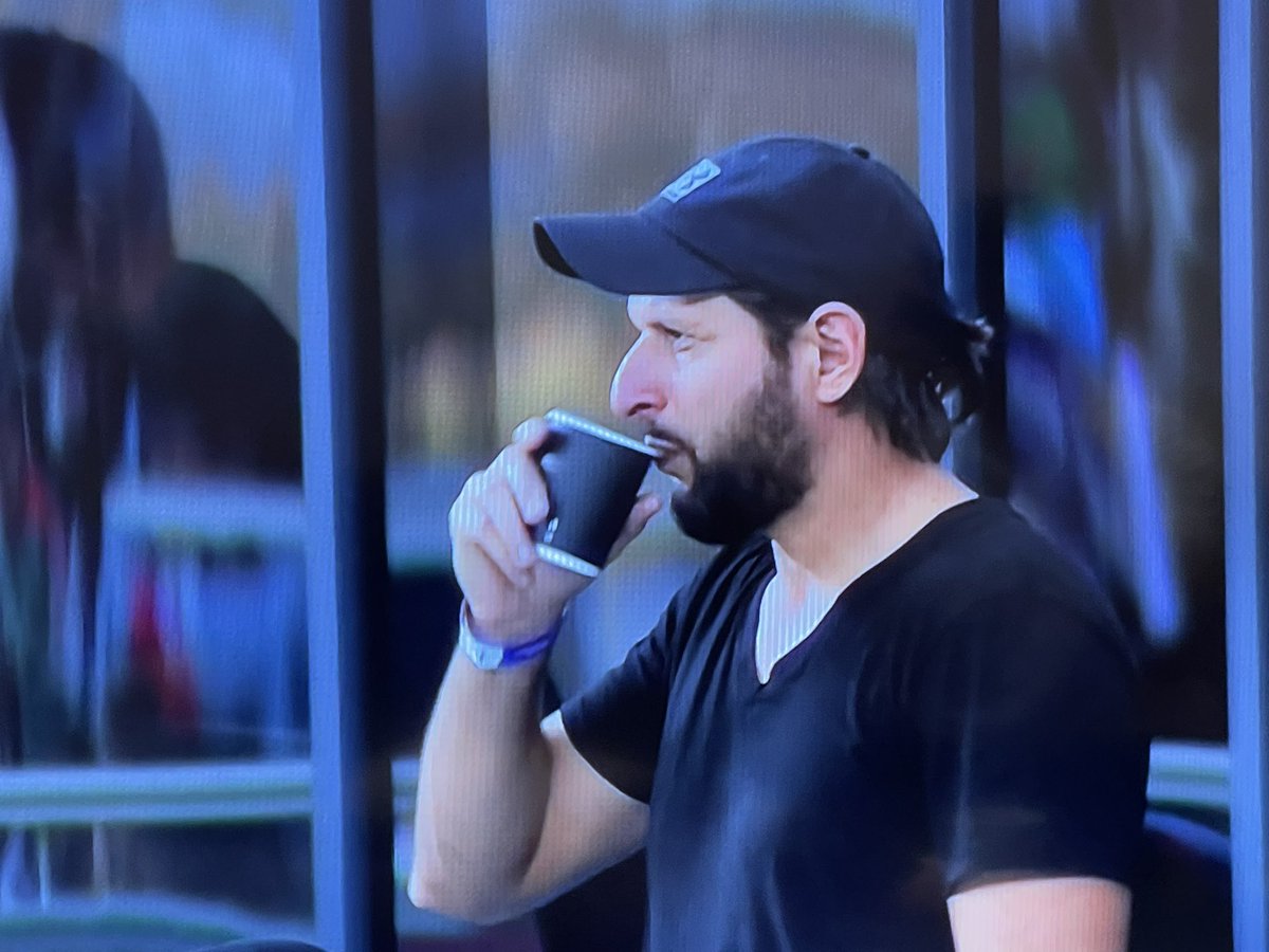 Aleyfarooq's tweet photo. not even playing still gets the loudest cheer from the fans, shahid afridi 🙏🇵🇰 https://t.co/KwFDOdnVdN