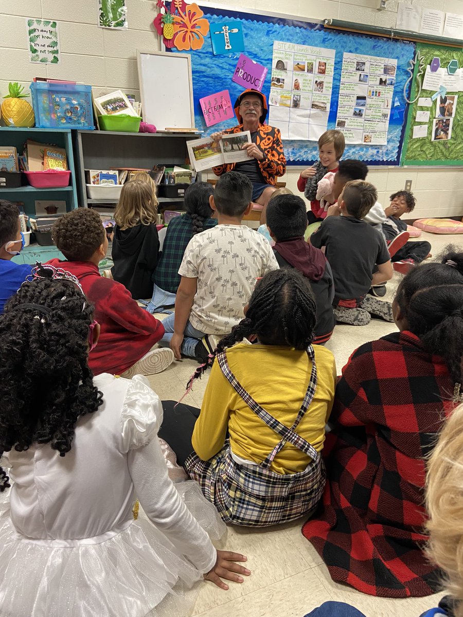 rhashworth's tweet photo. What a fabulous Friday! My third graders have a guest reader. They are loving it!! @OGESeagles @CherokeeSchools https://t.co/ye4HLywbv9