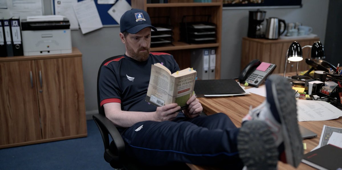 AppleBooks's tweet photo. .@jonawils’s #InvertingThePyramid chronicles the evolution of soccer tactics, dating all the way back to 1870. https://t.co/rubxh7c7MF https://t.co/w7lvMboJTf