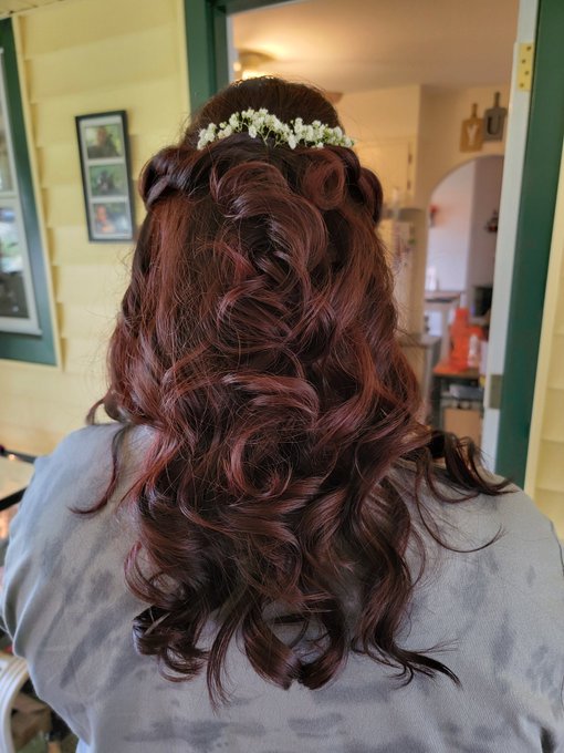 Wedding day! What do you think? https://t.co/yt1smBrYFK<a href="/tag/realloyalfans"class="tags"><span>#realloyalfans</span></a>