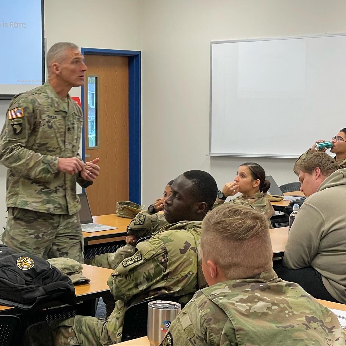 UDrotc01's tweet photo. We would like to thank Colonel Duncan, a #PantherBattalion alumni, for visiting us and sharing his experience with the next generation of army leaders.

#UniversityofDubuqueROTC

#changemaker
#leaderswanted
#3rdbrigaderotc
@armyrotc
@3rdrotcbrigade
@goarmy https://t.co/iJOGIEmP00