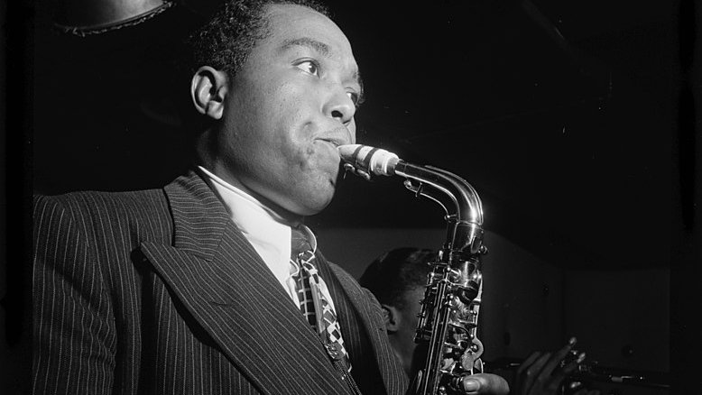 jazzdotorg's tweet photo. On this day in 1947, #CharlieParker brought his now-classic quintet--#MilesDavis on trumpet, #DukeJordan on piano, #TommyPotter on bass, and #MaxRoach on drums--into the studio to produce bebop gems like "Dexterity," "Bongo Bop," and "Dewey Square." https://t.co/vPmTrJb3T4