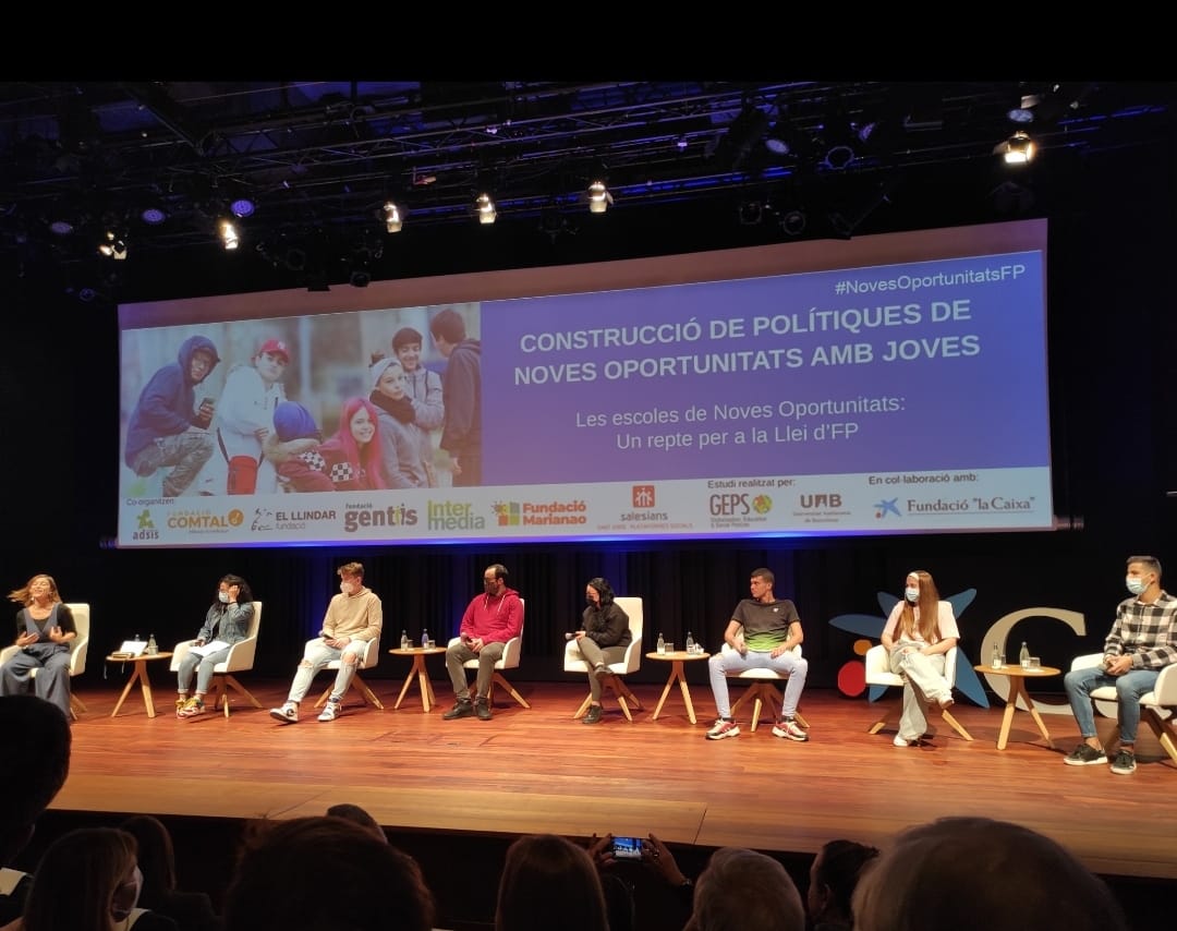 EscolaAFPAE's tweet photo. Aquest matí al @CaixaForum_CAT . Experiències colpidores que ens ratifiquen en la tasca que fem. Gràcies per compartir-ho amb nosaltres, seguim!!
#novesoportunitatsfp #escolanovesoportunitats #figueres #afpae #formació #ocupació #novesoportunitats https://t.co/FgymWJ4igS