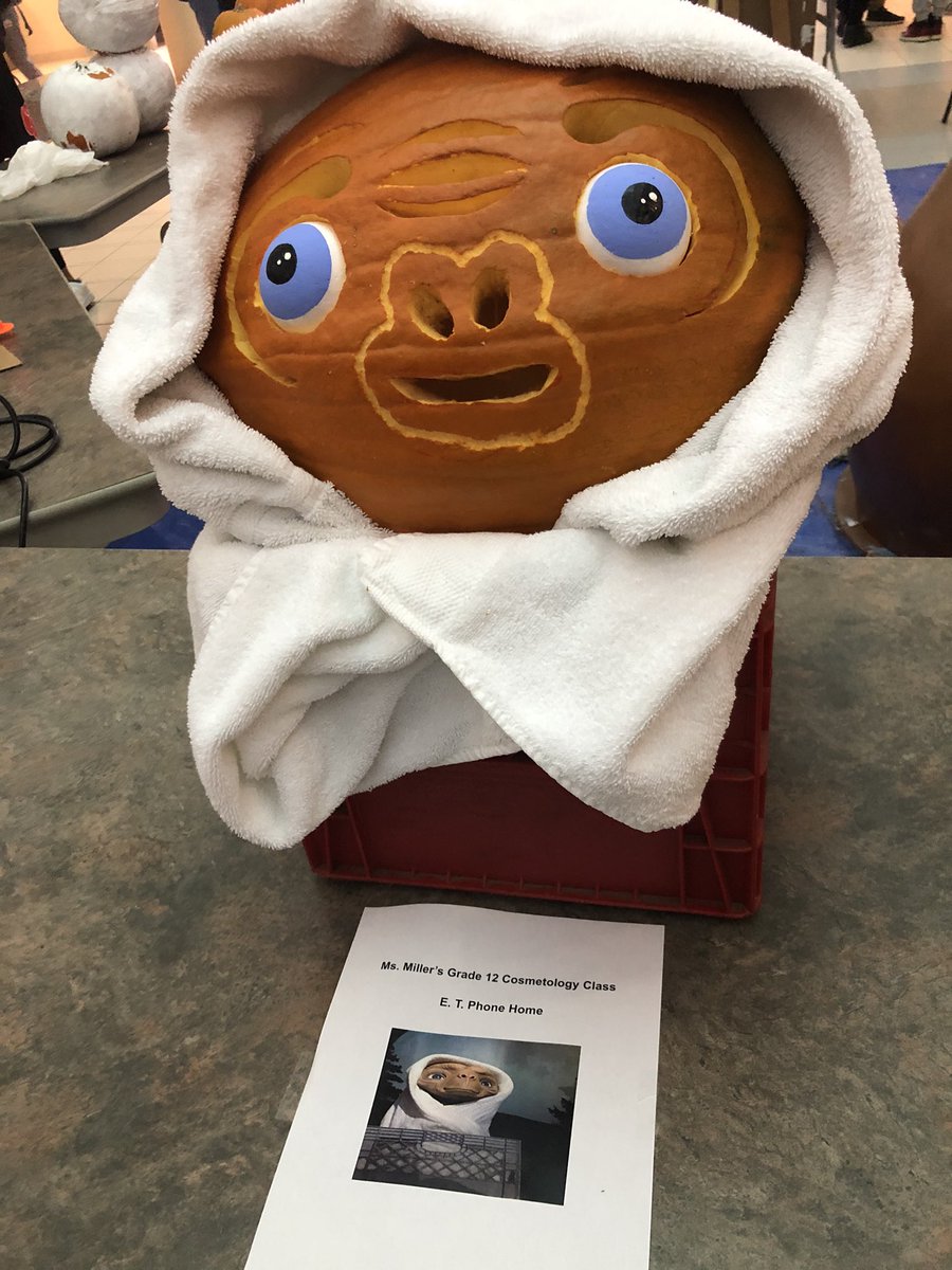 BCSSnews's tweet photo. Happy Halloween from @BCSSnews @SCDSB_Schools @umap03 @MrsMcLeodVP @MaxwellSCDSB https://t.co/NydvptAMXB