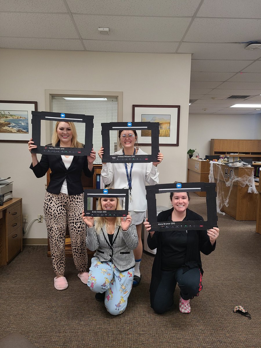 cecycaty's tweet photo. #zoomingfromhome
Happy Halloween 🎃
2021 is almost over! 😆
@CajonValleyUSD @Zoom https://t.co/FBEIa1VdUI