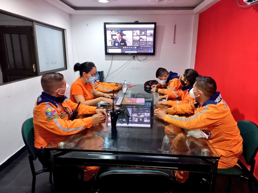 DefensaCivilCo's tweet photo. Participamos en #SIMEXvirtualColombia con 6 equipos USAR livianos, en proceso de acreditación por parte del Sistema Nacional para la Gestión del Riesgo de Desastres, buscando medir las capacidades de respuesta a nivel nacional, coordinados por la @UNGRD
#ComprometidosConColombia https://t.co/kbNRJMKofE
