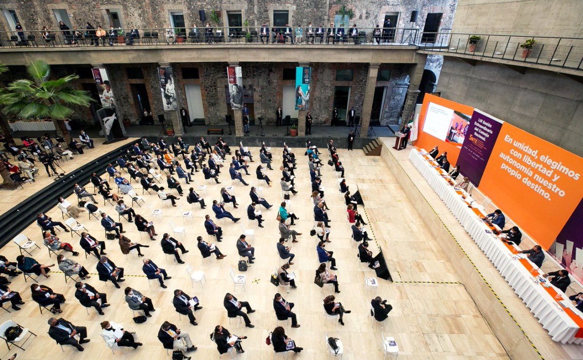 JavierCorderoS3's tweet photo. #TodosSomosUno 🙋🙋‍♀️

Garantiza #SNTE 📚 elecciones libres, imparciales y transparentes 🗳️ Equivocados, quienes auguraban 
noche triste en cambios seccionales con voto universal; se imponen democracia, unidad y autonomía 👉Mtro. Alfonso Cepeda Salas

Nota👉 https://t.co/Hbr8WTrqc7 https://t.co/fJnYotxIWj
