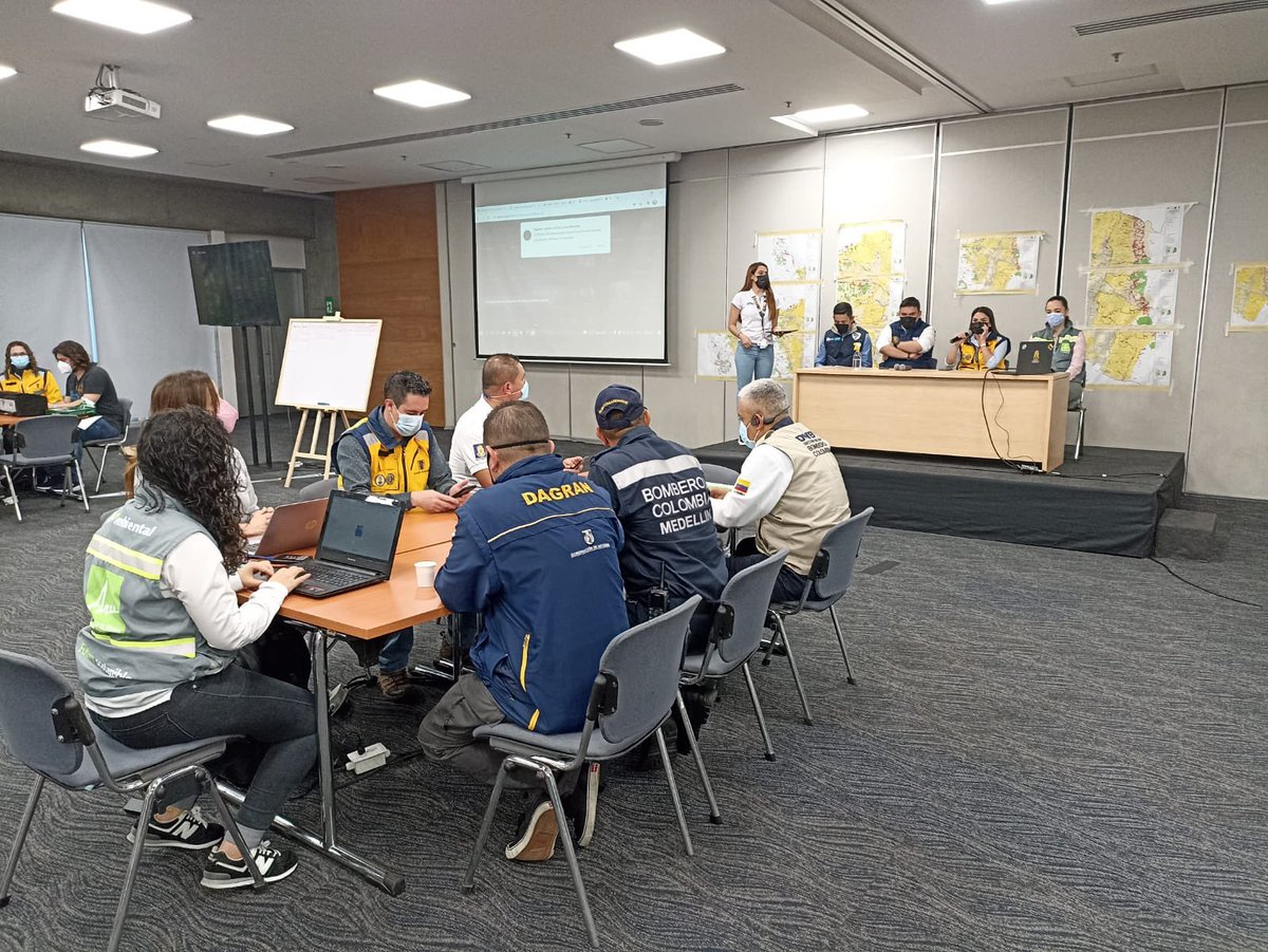 Areametropol's tweet photo. Participamos del ejercicio #SIMEXVirtualColombia, evento que pone a prueba las capacidades de atención a emergencias de las entidades y de los equipos de búsqueda del país. Aquí se ponen en práctica la articulación de las diferentes estrategias de respuesta a emergencias. https://t.co/lOl8lisiLl