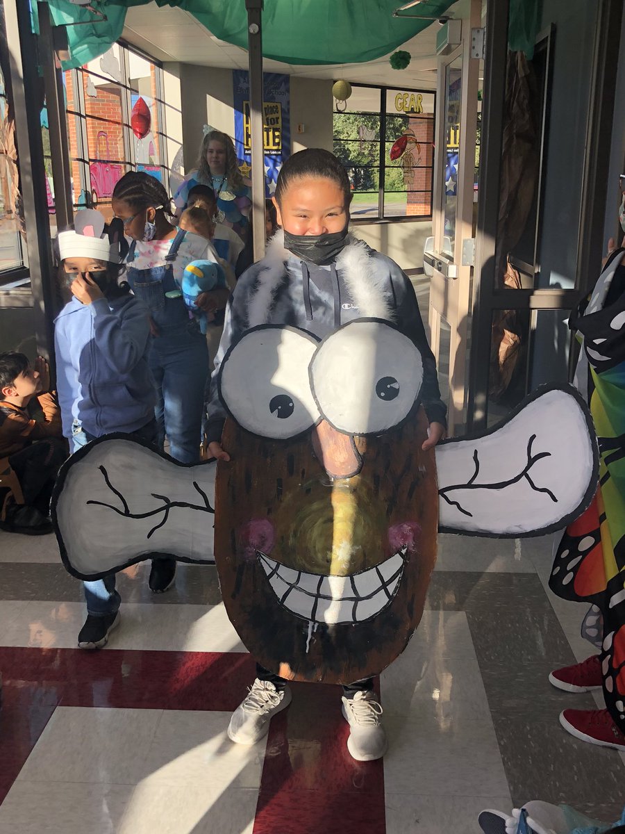 JacksonLCISD's tweet photo. @JacksonLCISD annual character parade! https://t.co/cYiEM36ScD