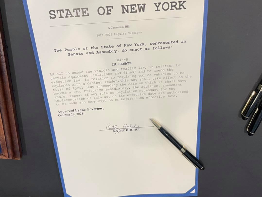 Sen_Gounardes's tweet photo. #BREAKING: The SLEEP Act is now signed into law!
I’m grateful to @GovKathyHochul for coming to #Bensonhurst this morning to sign my legislation cracking down on illegal mufflers and car exhausts. https://t.co/7WS22B5Q2W