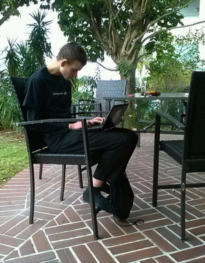 ETHdv's tweet image. gm