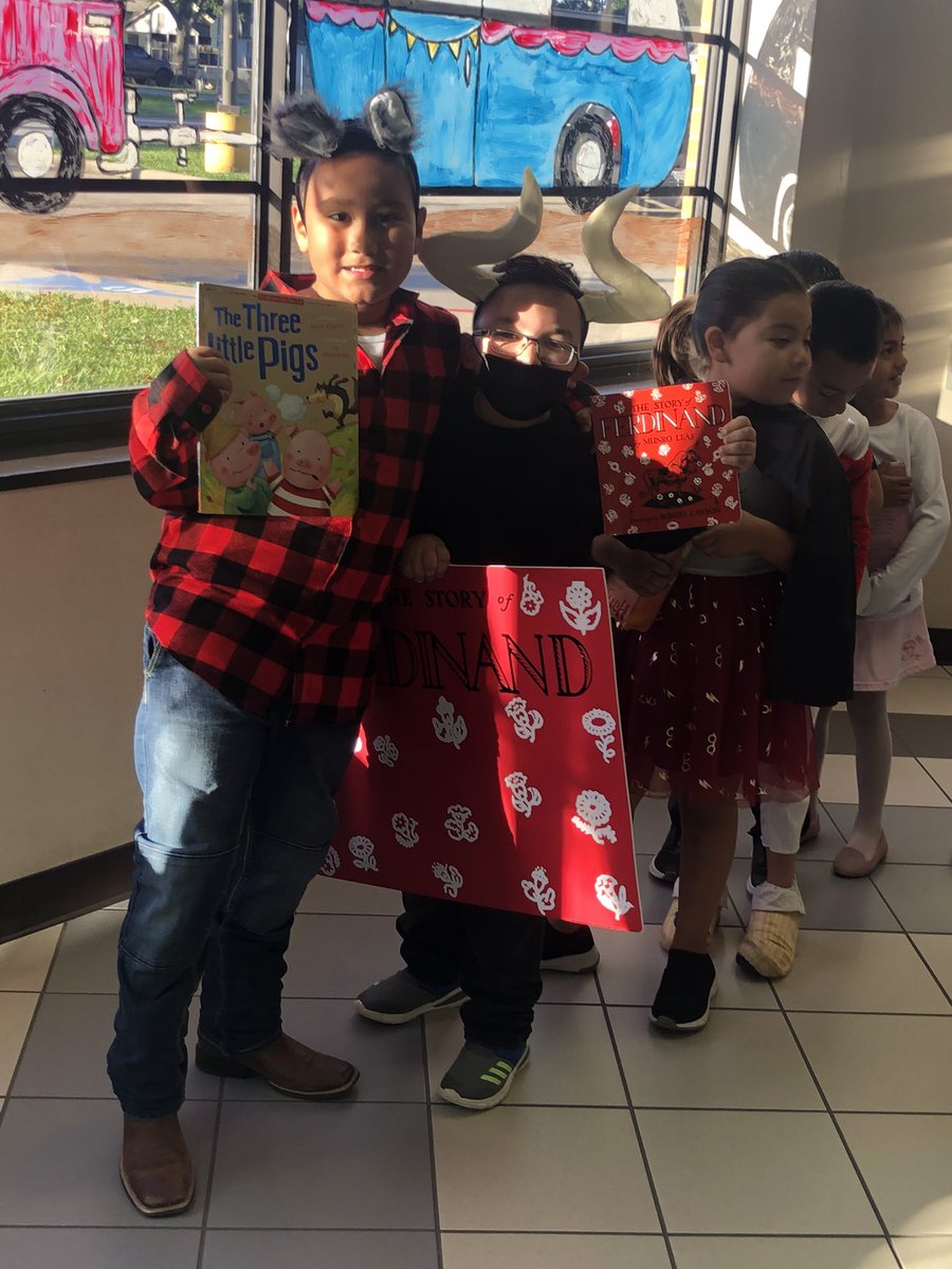 JacksonLCISD's tweet photo. @JacksonLCISD annual character parade pt. 2! https://t.co/boV5wTXbme