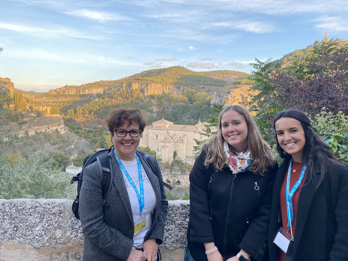 Milanotown's tweet photo. Vuelvo del Disneyland de las UCC+i (a.k.a #ComCiRedCuenca) feliz de reencuentros y de conocer a gente tan profesional e inspiradora. Pero mención especial a mis Maris, el primer world tour de #LasMarisdelaDivulgación ha sido 🔝. Confirmamos: somos más equipazo que Carmen Mola https://t.co/iA3oH40WSL