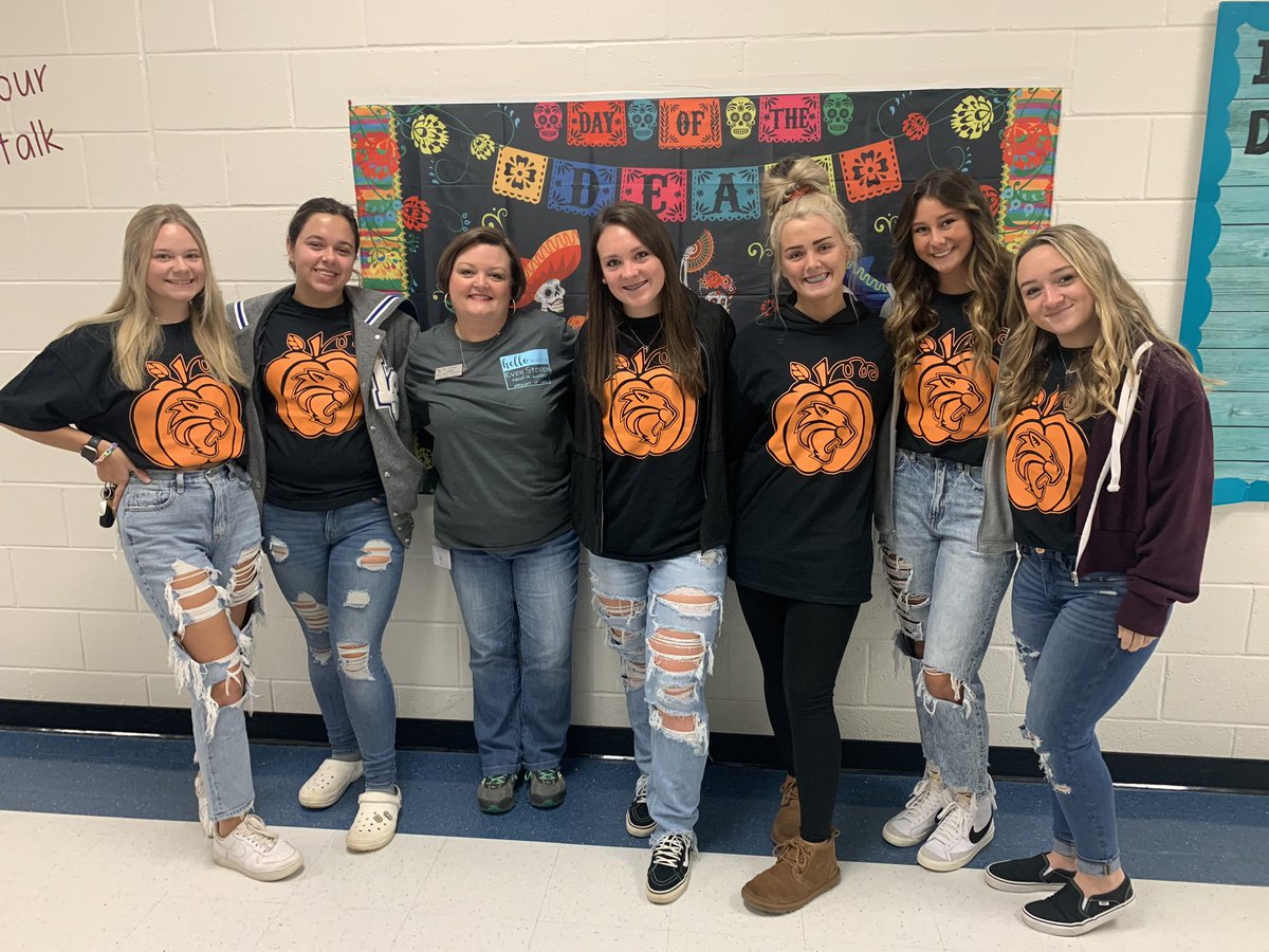 Senior activities in full swing leading up to Senior Night tonight! Senior breakfast this morning with <a href="/jaycicarroll/">Jayci Carroll Patrick</a>, and a traditional Senior pic with Coach Pildner after opening doors at <a href="/UGE_HCS/">UGE_HCS</a> 💙 #TrueBlueCats #onceawildcatalwaysawildcat
