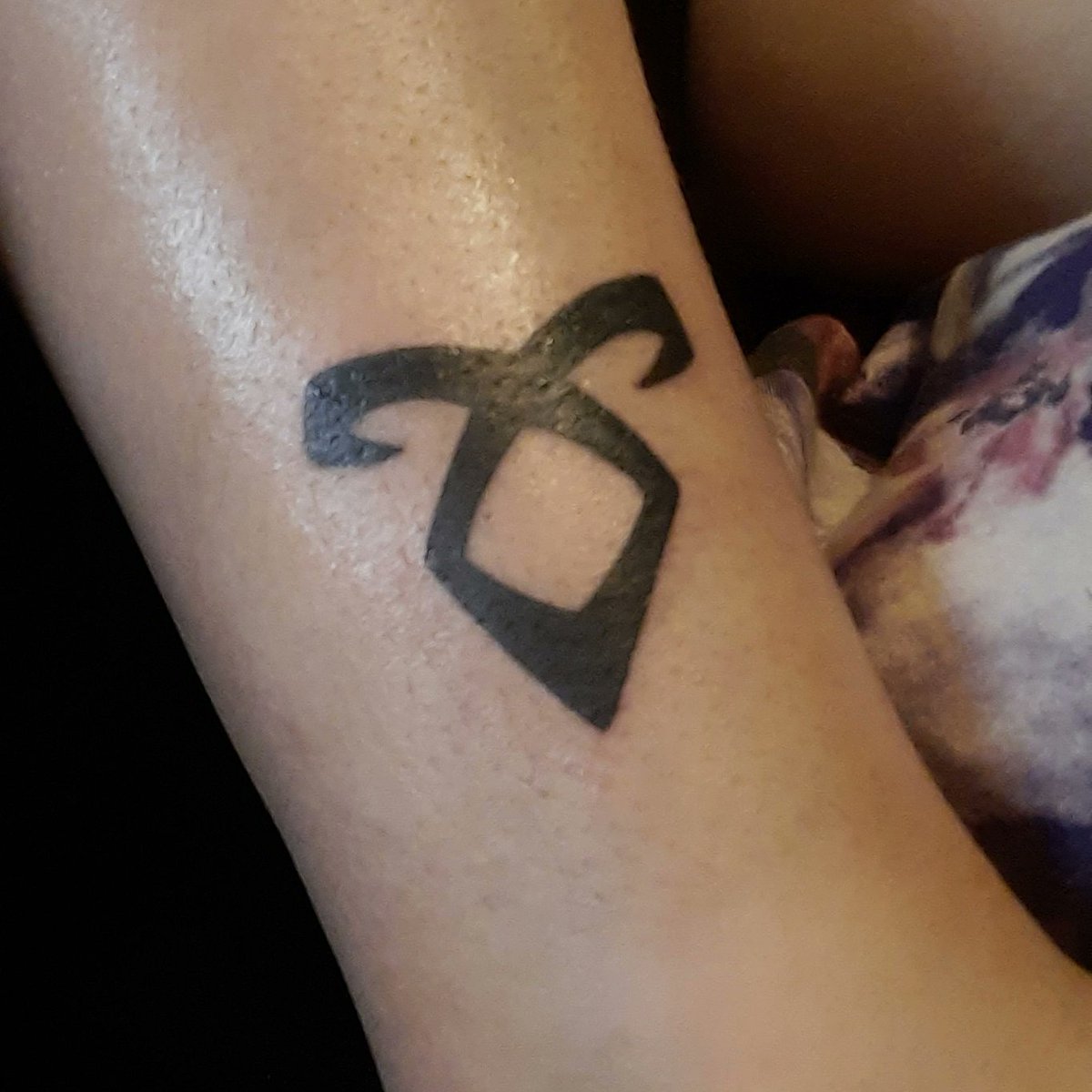 Officially a Shadowhunter now. <a href="/cassieclare/">Cassandra Clare</a> thank you for teaching me never to give up, always push myself and that I am stronger than I think. The Shadowhunters have saved me from a very dark place. "It was books that made me feel as if ai wasn't completely alone". Thank you❤.