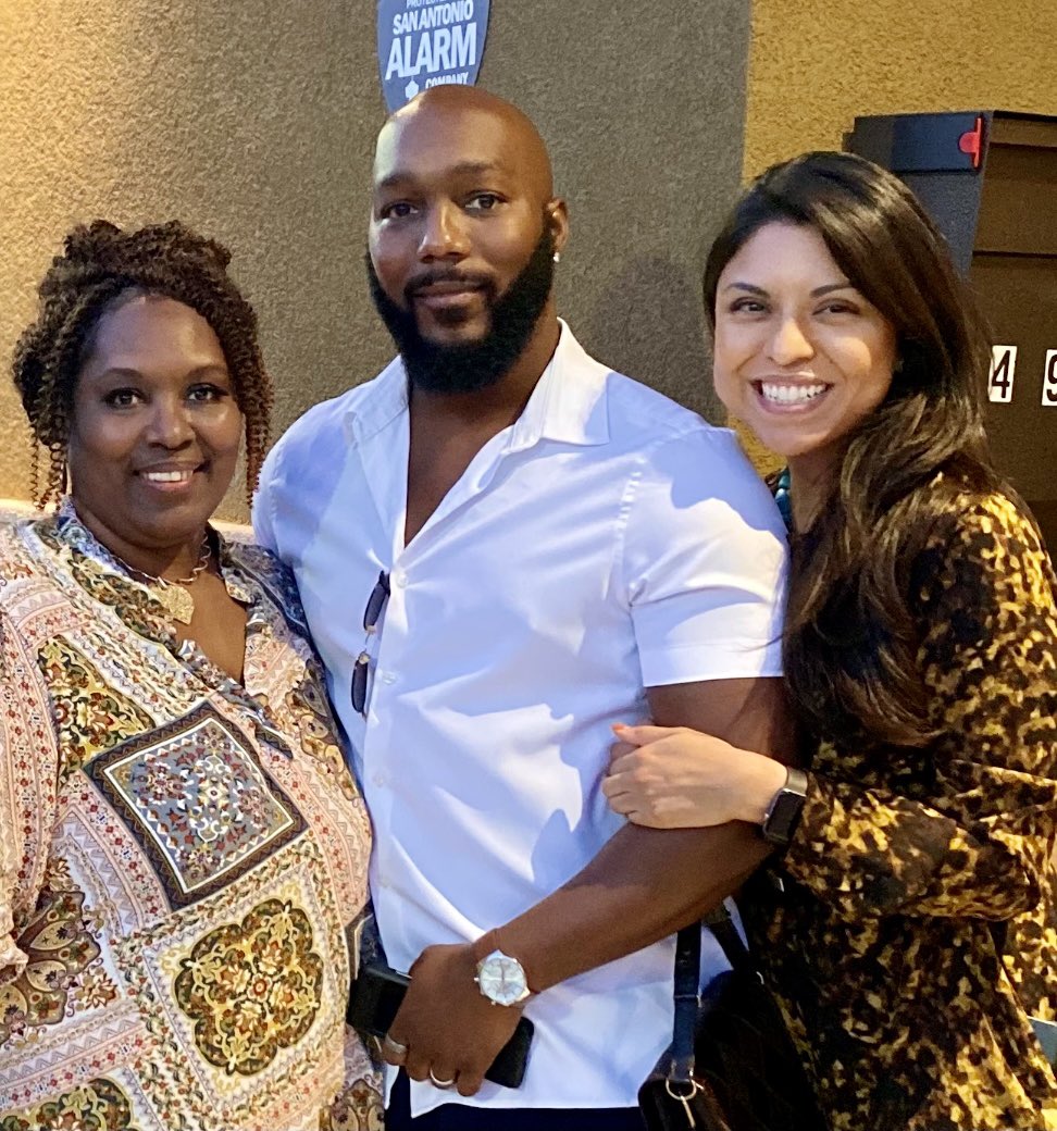 DemetrilHebert1's tweet photo. @SAC_OSR @spurs @dallascowboys Thanks Martín and the Office of Student Records.  It was an Amazing weekend filled with Family, Friends, Love, and Laughter! https://t.co/eYaM8ijgTK