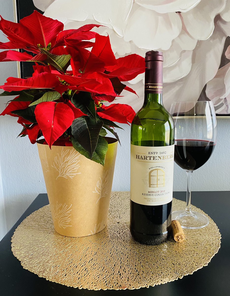 Opened this elegantly smooth @HartenbergWine Merlot 2018 Reserve Collection. It is a rich medium bodied wine with spicy notes. Really enjoying this and definitely added to my favorites.❤️ #merlot #stellenboschwine #fridayfeels #winelover #Christmasflower