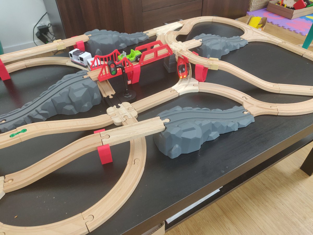 Toy Train Tracks tweet media