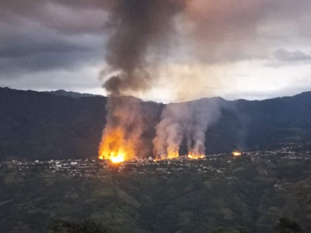 bbaebay1's tweet photo. #Thantlang, Chin State, junta troops have been burning people's homes since this morning, and as of 6:38 pm today, almost 100 houses have been burnt to the ground. The blaze is still raging.(#Myanmar security forces)

#WhatsHappeningInMyanmar
#HumanRights https://t.co/tc2h3lFvN2