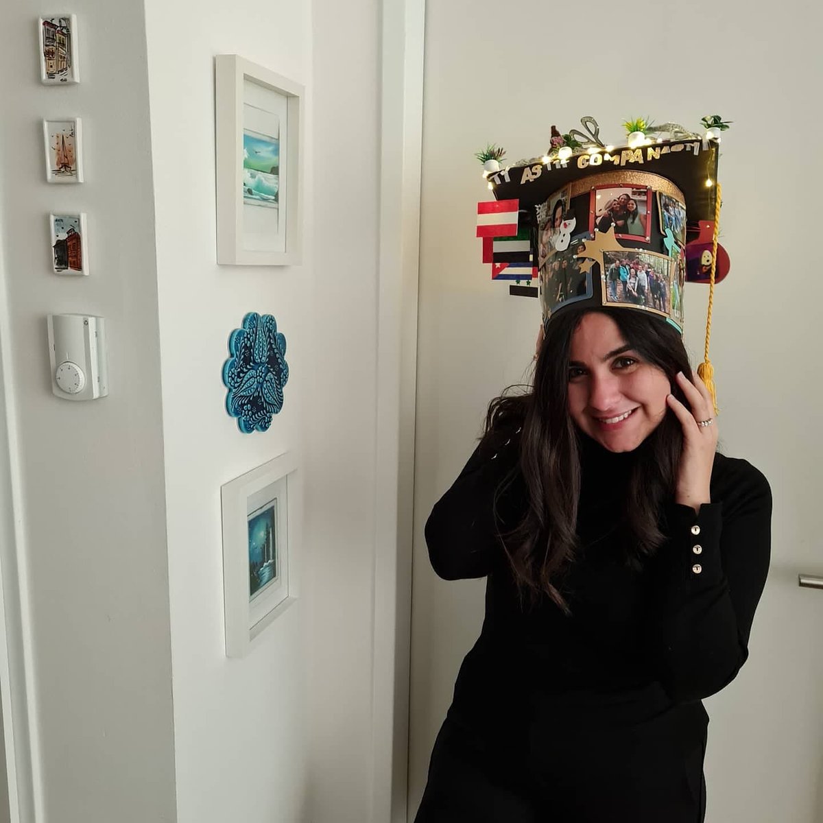 Leen Assil-Companioni (@bacterialmaster) on Twitter photo Successfully managed to defend my PhD today 🥰. That is all 😁.
Peek my AWESOME PhD hat! <a href="/KouristLab/">KouristLab</a> Successfully managed to defend my PhD today 🥰. That is all 😁.
Peek my AWESOME PhD hat! <a href="/KouristLab/">KouristLab</a>