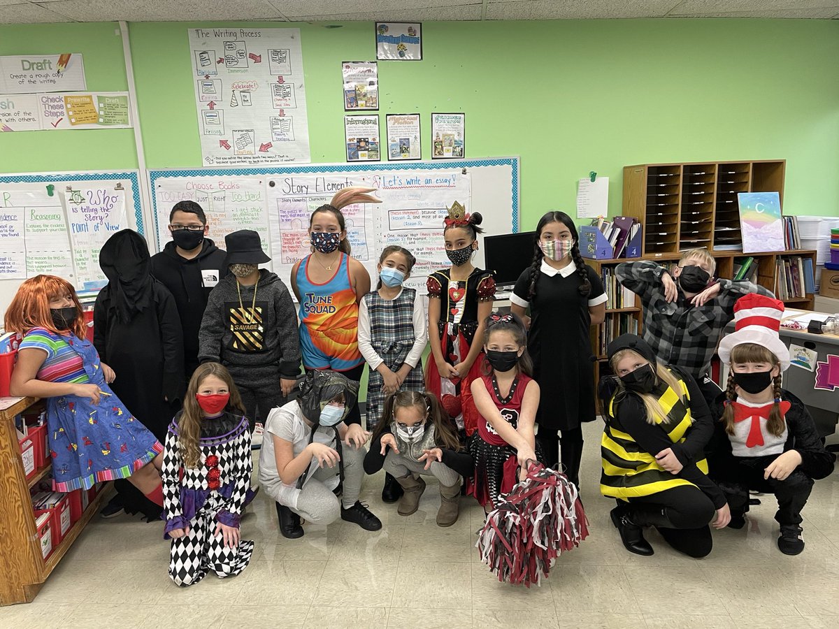 MsKovatchis's tweet photo. Happy Halloween from our class to yours!!👻🎃 #wdsd7 https://t.co/geJb6WIH8d