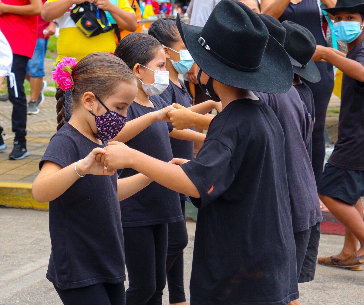 AlcPuertoGaitan's tweet photo. #DíaDeLaLlaneridad🤠

Al son del arpa, cuatro, maracas y el zapateo de los bailadores, el gobierno #APasoFirme inició esta celebración por las principales calles de #PuertoGaitán.

Nos sentimos orgullosos de nuestras tradiciones y nuestra cultura llanera.

#OrgullosamenteLlaneros https://t.co/Ayu4XmGRFF