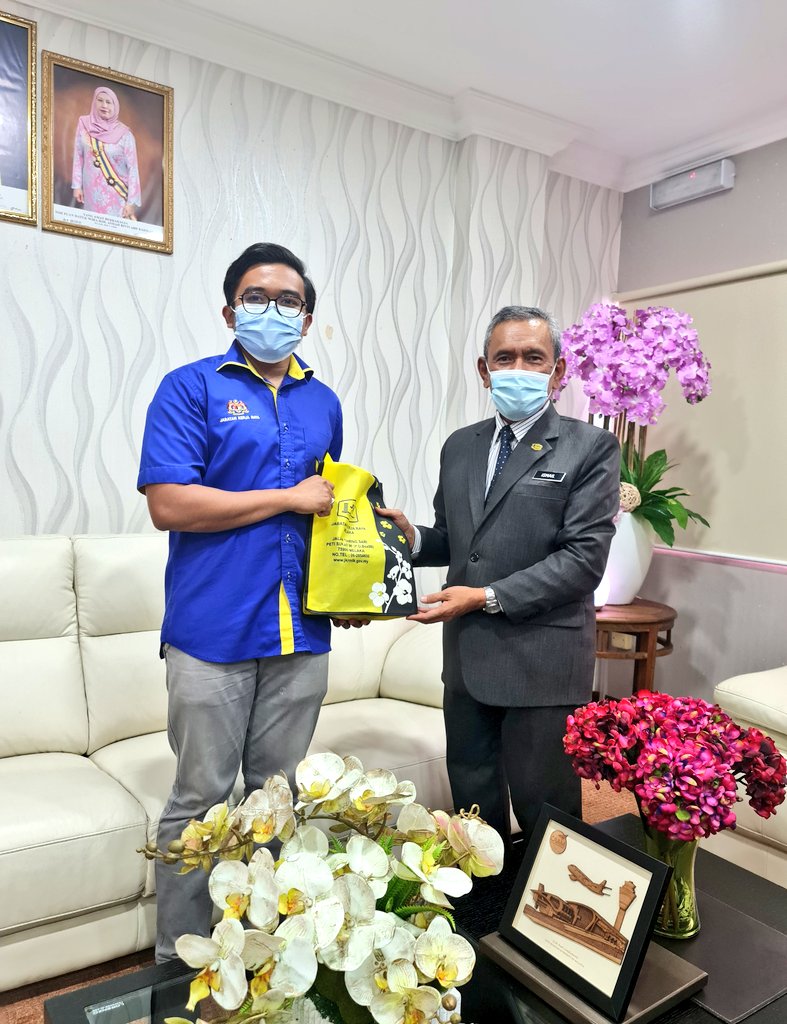 bukitmulia's tweet photo. Terima kasih kepada En Mohd Hafiz bin Azmi, Jurutera Mekanikal diatas khidmat bakti tuan selama 4 tahun di Caw Kej Mekanikal JKR Melaka. U will have a better future in JKR @JKRMelaka @ckmmlk @ahmadfarisMS https://t.co/RHrOC9ddg8