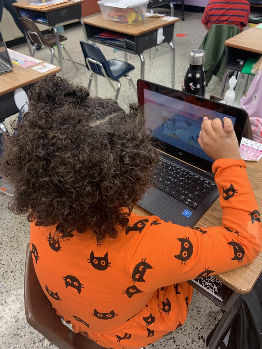 ITRTtinytech's tweet image. Grade 1 students used @BookCreatorApp to create their own digital books to show where they live. They added selfies then searched for maps to add to their book. Next lesson they will record themselves reading to share with others! @HanoverSchools @KristenFHouston #mestech