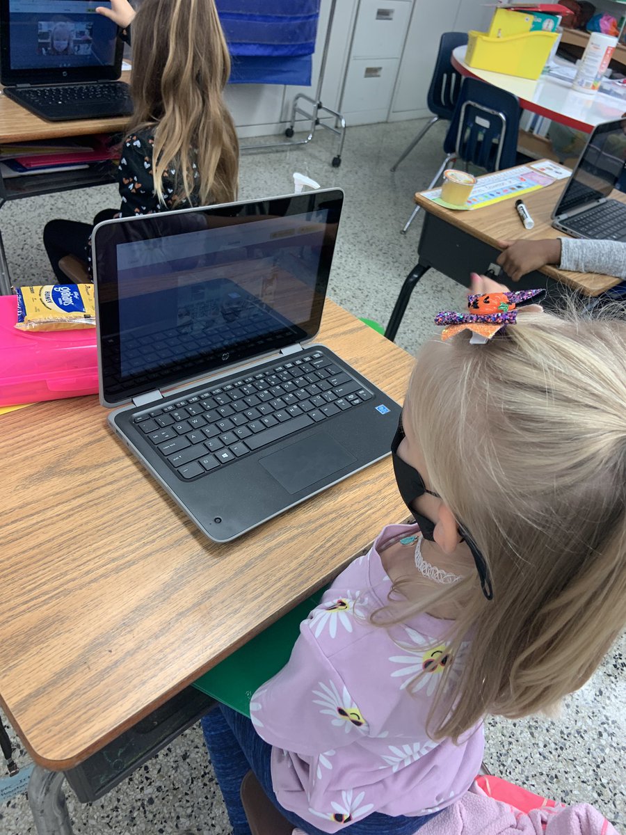 ITRTtinytech's tweet image. Grade 1 students used @BookCreatorApp to create their own digital books to show where they live. They added selfies then searched for maps to add to their book. Next lesson they will record themselves reading to share with others! @HanoverSchools @KristenFHouston #mestech