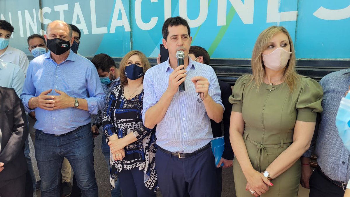 marilinsacnun's tweet photo. Junto al Min del Interior, @wadodecorrido, el Subsec de Relac Municipales,@TatoGiles, el Gobernador, @omarperotti, la Min Adriana Cantero,@mirabellarob y @MastalerMagui  en la entrega del convenio para la construcción del edificio p/la Escuela Técnica N°355 de #SauceViejo 👏 https://t.co/jIq0yHwCbr
