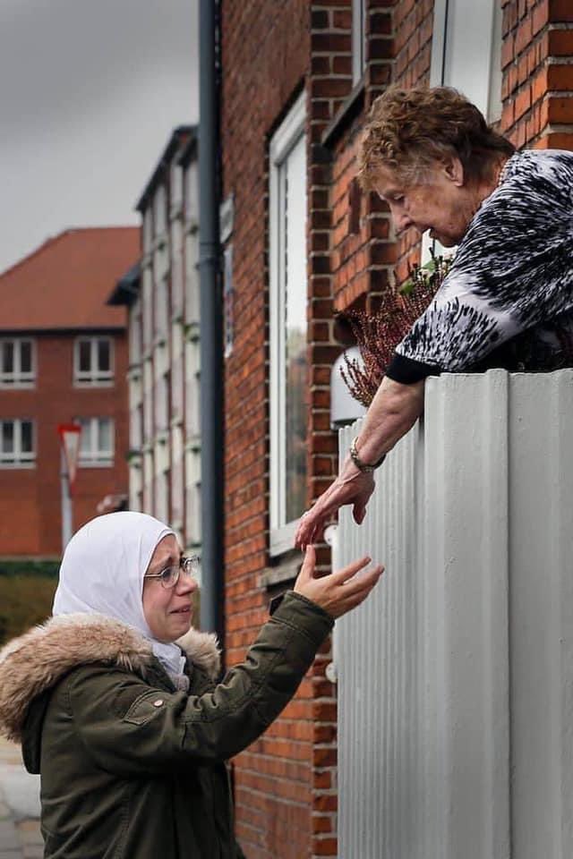 _SJPeace_'s tweet photo. “Syrian refugee Asmaa Al-Natour bids farewell to her Danish neighbor after the Danish authorities forced her to leave her home and sent her to deportation camps”

How can live in a world that treats refugees so cruelly?

I pray God show no mercy to those who are cruel to refugees https://t.co/w7dviCNS5e