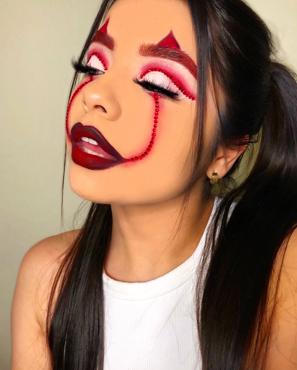 hauuahrose's tweet photo. Mrs. Pennywise 🤡 #3hourslater #halloweenmakeup https://t.co/JHAa8CZaTd