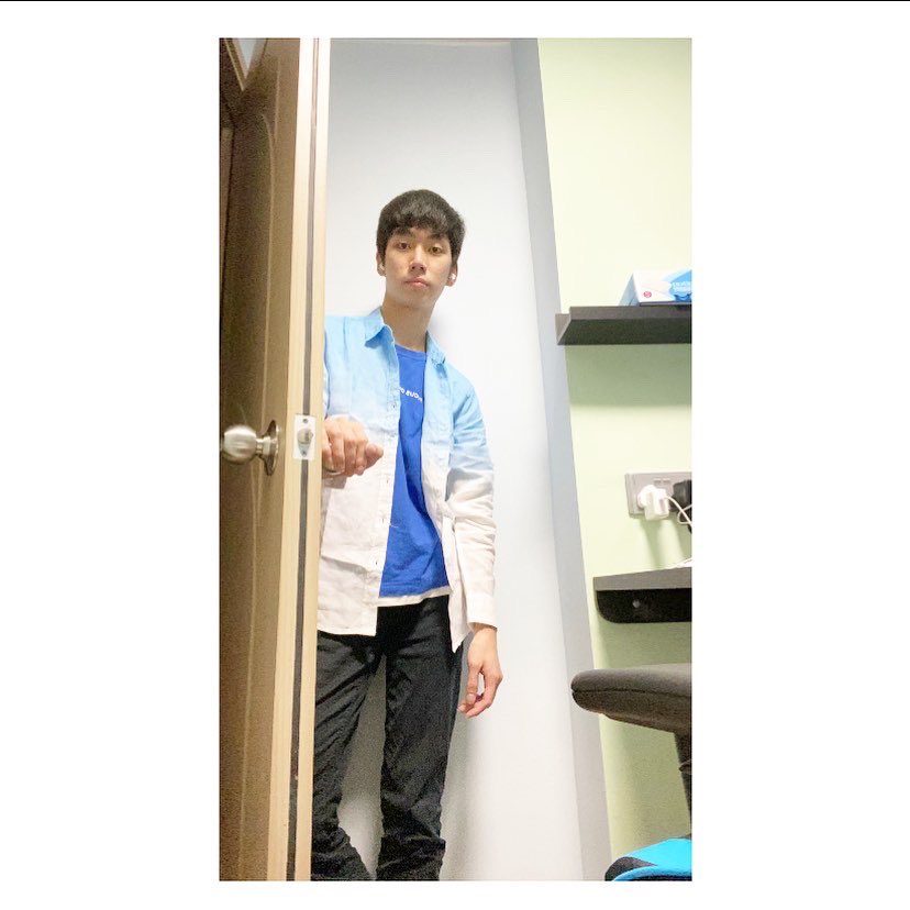 bemyself29's tweet photo. 當夜麻麻翻到屋企攰到想死嘅時候
行入房
見到地下有兩條頭髮
打開房門
行出去lu
原相機較光啲張相嘅時候
發現件衫都幾靚
但本身咁藍嘅🥲
Online買衫真係要小心
#igshop https://t.co/Hi1cIgg89y