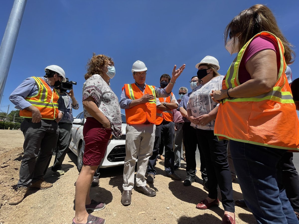 mtopuy's tweet photo. 👷🏽‍♂️ ¡Avanzan a buen ritmo las obras de construcción de 25 kms. de doble vía en ruta 3, entre las rutas 1 y 11! 

🚛 Además, se construirá un bypass por el sur de la ciudad San José de Mayo, con un nuevo puente sobre el río San José. https://t.co/7YSj7DZGcx