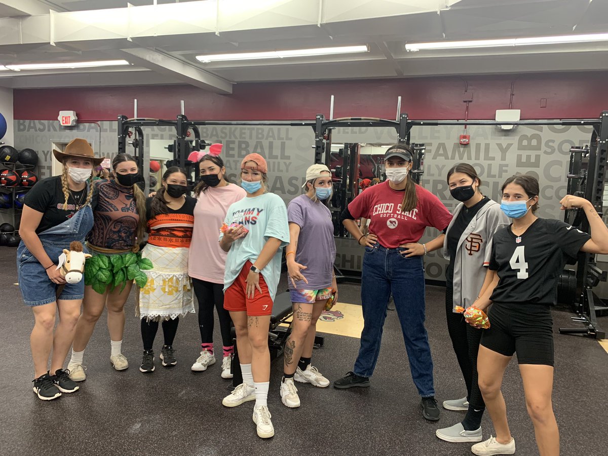ChicoStateSB's tweet photo. Happy Halloween 🎃  #Team54 https://t.co/XN4swL84ms