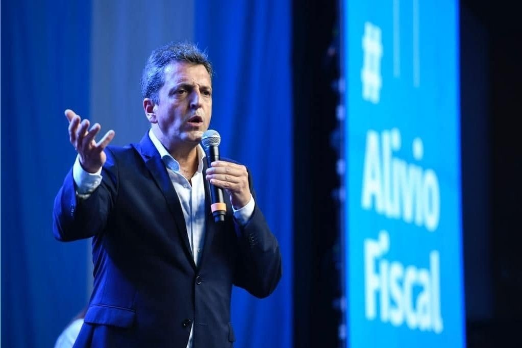 roalv55's tweet photo. Militamos con energía, con pasión y con compromiso.

Sabemos que para ponernos de pie nuevamente tenemos que dar lo mejor de nosotros y nosotras en cada lugar que nos toque.

Vamos a seguir transformando la Argentina con más trabajo, con más seguridad y educación.

#PlenarioPBA https://t.co/FANNXRMksC