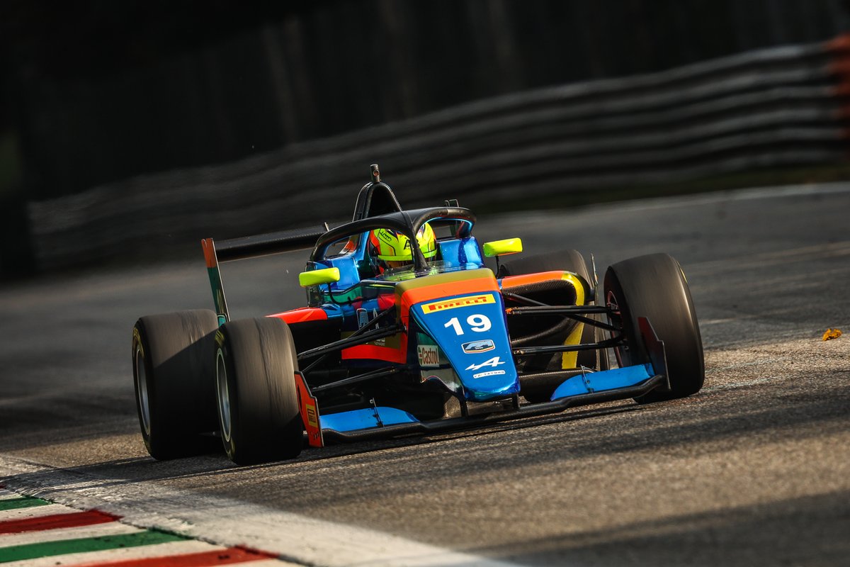 MrRed77_'s tweet photo. Significant improvements for Andrea Rosso during the first two-days of practice of the final round of the @FRegionalAlpine in Monza. The Italian driver was P15 overall in the last collective tests session of Friday, also clinching the 7th place in the rookie standings. https://t.co/nIElrSNXjh