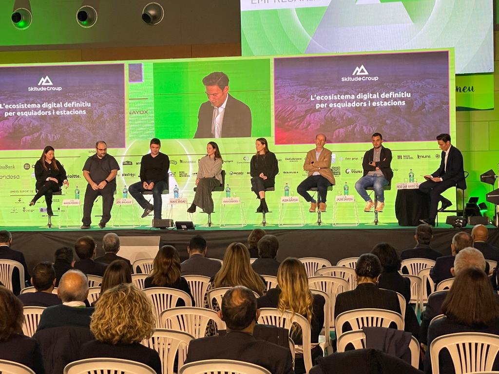 trobadapirineu's tweet photo. 🗣️ @MarcBigasBachs CEO @Skitude participa a la taula La Nova economia digital
#TrobadaPirineu #startups #economiadigital 
📸@genaromassot https://t.co/QCk6Vn9za8