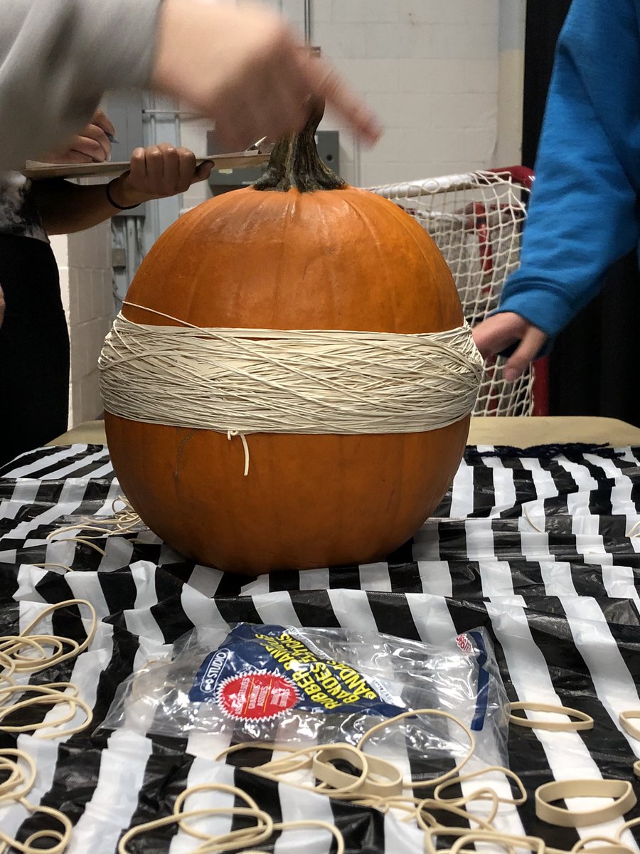 MrsJCorrigan's tweet photo. How do we measure engagement and student well-being? By Smiles, laughs and giggles of course! School-wide bingo, Orange and black day, door decor, drawing contests, wacky mask day, exploding pumpkins, costume day. What a great week @GlenCairnPS ! https://t.co/Dj0ZyCIXj4