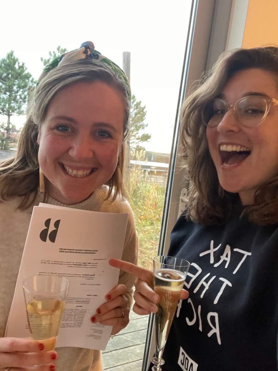 Ezsther's tweet image. Hallo dream come true!! Ik ga met @elineannepeters een boek schrijven bij @blossombooks, vol praktische tips en inspiratie over acties en campagnes voor jonge wereldverbeteraars 🙌🏻🙌🏻🙌🏻 #letsgo