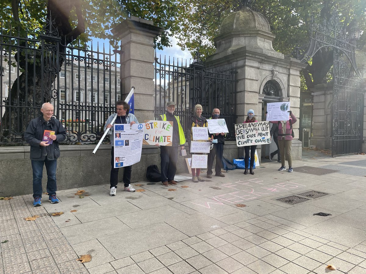flossiebeachcl1's tweet photo. Week 151 of #climatestriking next week I’ll be striking from Glasgow at COP26  #wecandothis #climateaction #climatechange #schoolstrike4climate #whatthecop #copon4net #envirocoresubject @fff_scotland @fff_glasgow @FFFireland @SchoolStrikesIE @fridaysforfuture @gretathunberg https://t.co/uNoRQMhIeQ
