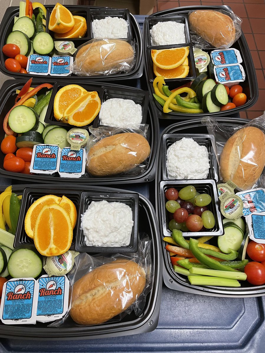 FoodServ_SDE's tweet photo. Vegetarian lunch option offered @BCHS_SDE today #schoollunchrocks! https://t.co/Dwl041fpOC