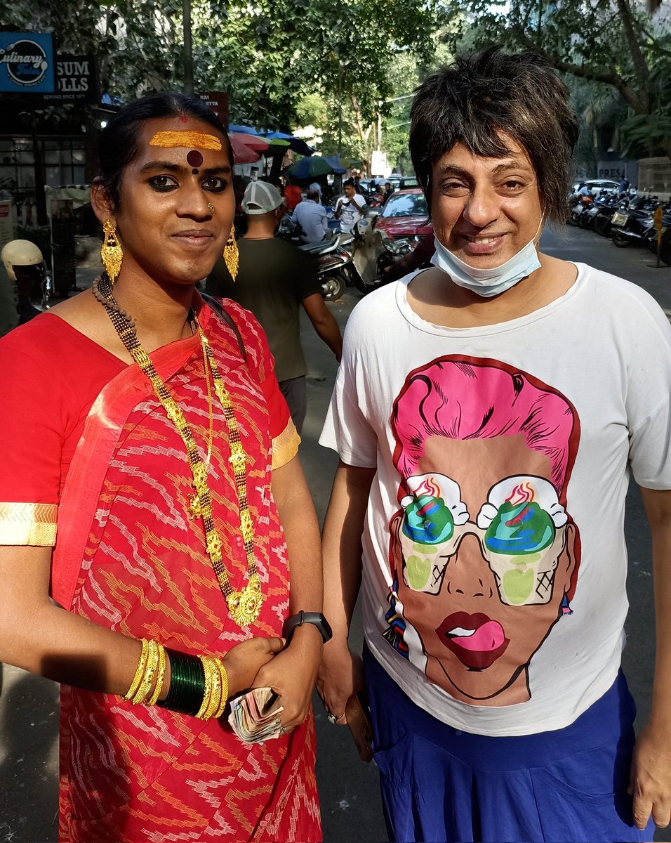 ZoyaLobo's tweet photo. Today was a special day for me, where I was collecting Diwali Shagun at Andheri Lokhandwala, I met my favourite fashion designer @TheRohhitVerma I'm feeling very happy to meet him it was as if dream came true #fashion #fashiondesigner #bollywooddesigner #lgbq https://t.co/ruhwLLR66a