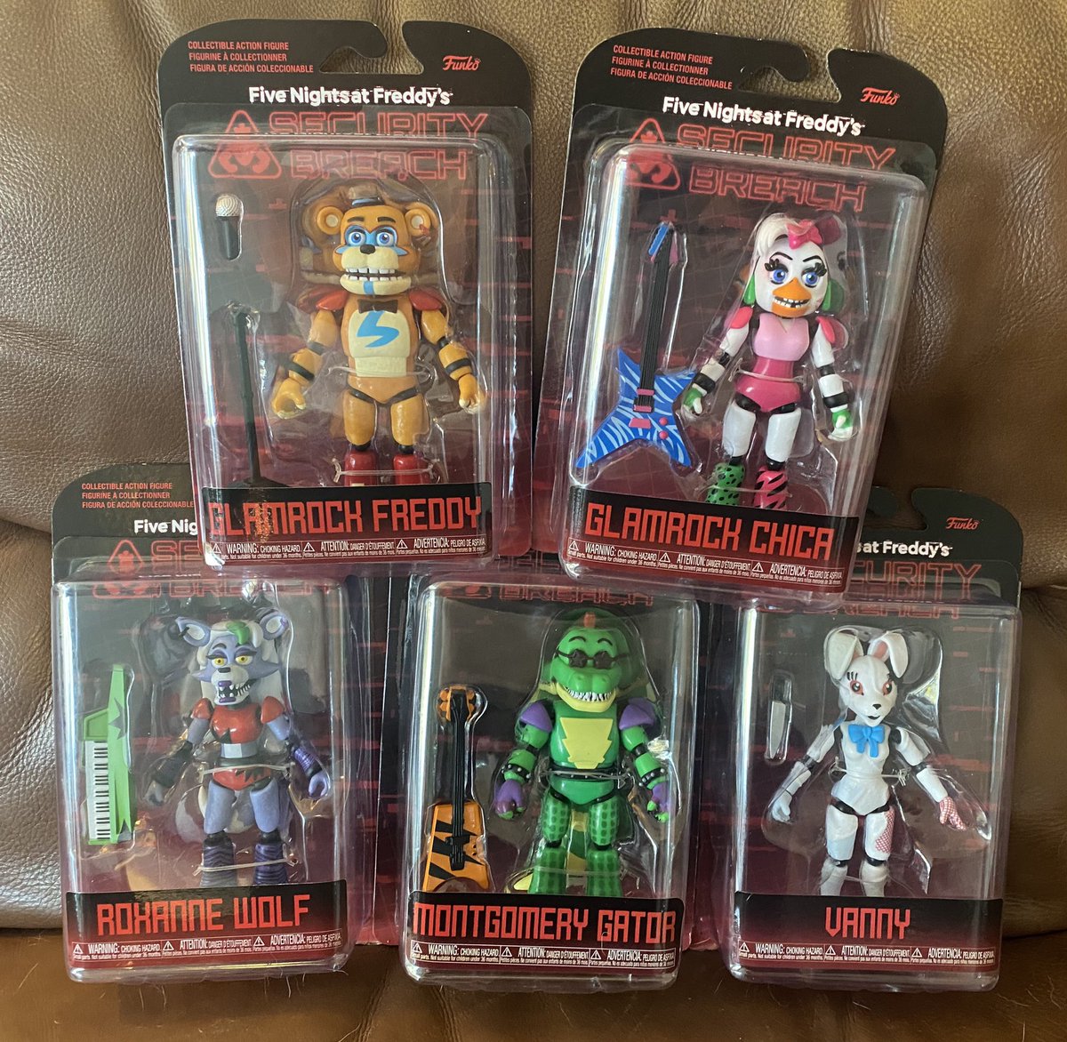 FNAFAlerts's tweet photo. Thank you for 20K Followers, and Happy Halloween! To celebrate both these things, and the reveal of FNAF Security Breach’s release date, we’re doing a giveaway of a full set of the game’s Action Figures. Retweet this tweet and follow this account to entered for a chance to win! https://t.co/LB9q5UPBKc