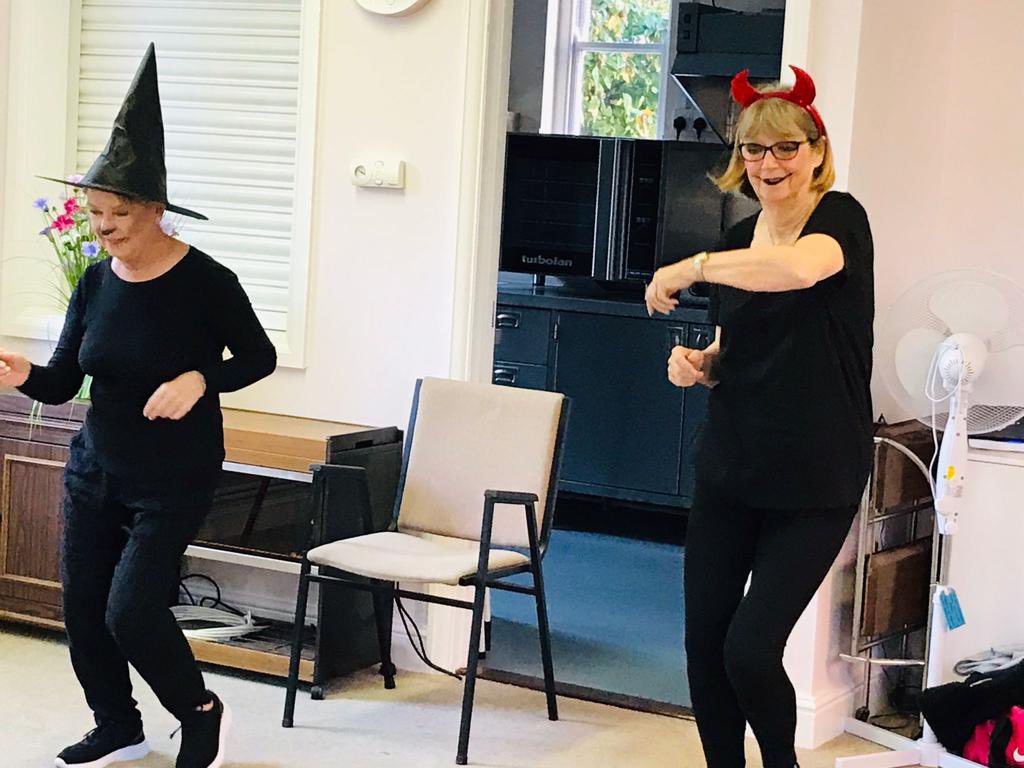FrenchHospital's tweet photo. Keeping FRIGHTFULLY fit this hallowe’en! 🧙🏻‍♀️ 🧹🎃 
Our residents had a SCARILY good time at this week’s class 👻 
Huge thanks to Paula for her fun &amp; motivational exercises 💪🏻 
#YoungAtHeart #KeepingActiveWithFriends #ChallengeAgeism 
#SupportAlmshouses https://t.co/LvNQnJSVhf